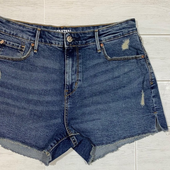 NWOT Levi's High Rise Denim Shorts - Picture 1 of 4